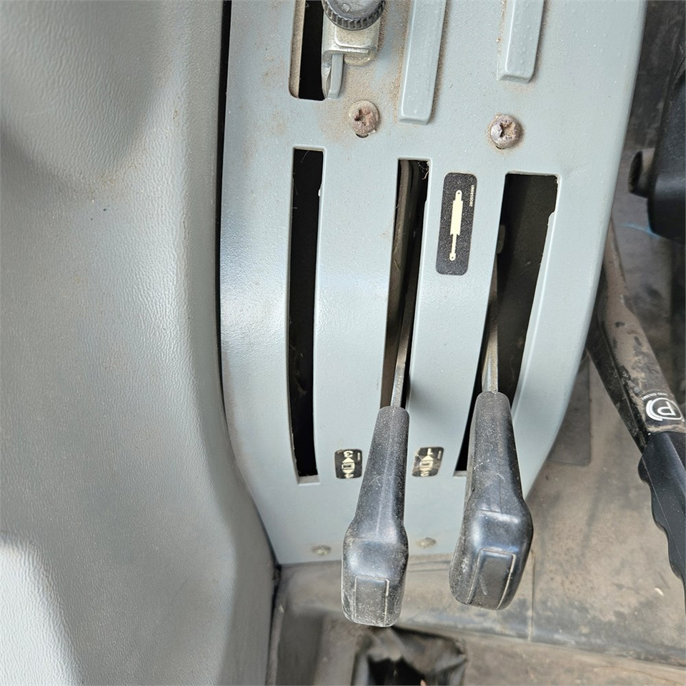 Τρακτέρ Massey Ferguson 4270: φωτογραφία 17