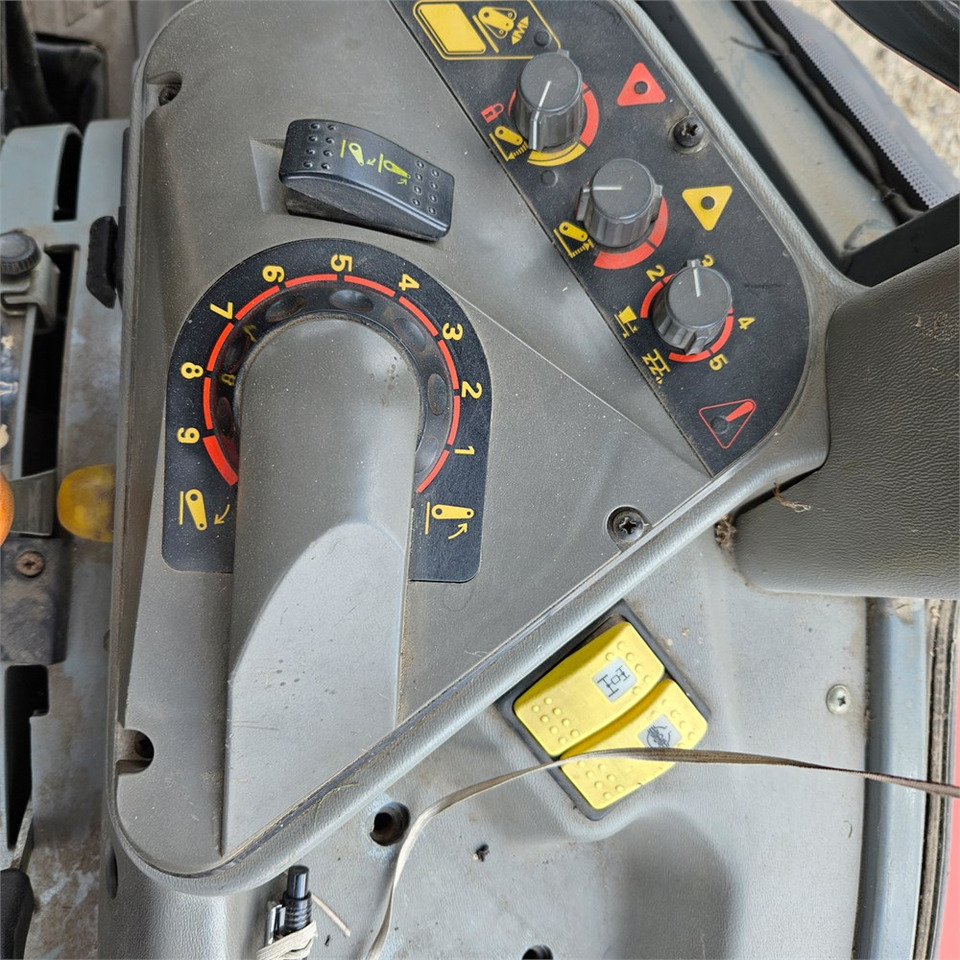 Τρακτέρ Massey Ferguson 4270: φωτογραφία 16