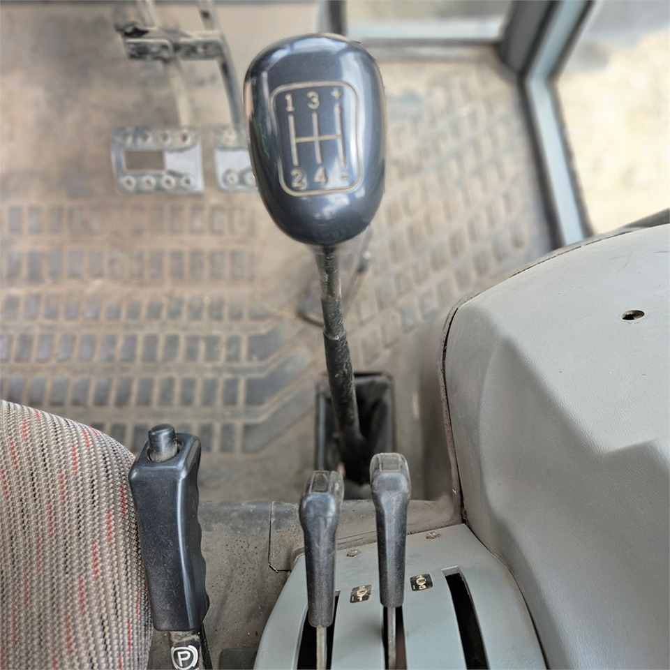 Τρακτέρ Massey Ferguson 4270: φωτογραφία 12