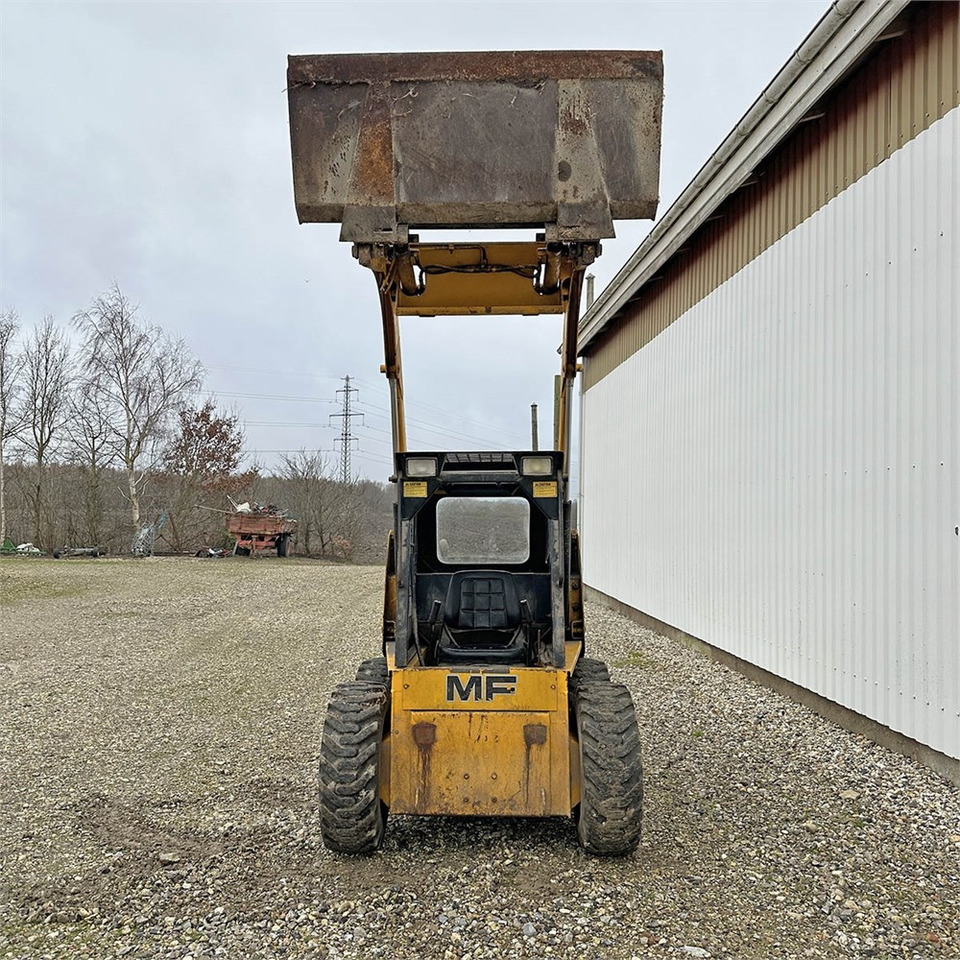 Massey Ferguson MF506 - Φορτωτής πλάγιας ολίσθησης: φωτογραφία 4 Massey Ferguson MF506 - Φορτωτής πλάγιας ολίσθησης: φωτογραφία 4