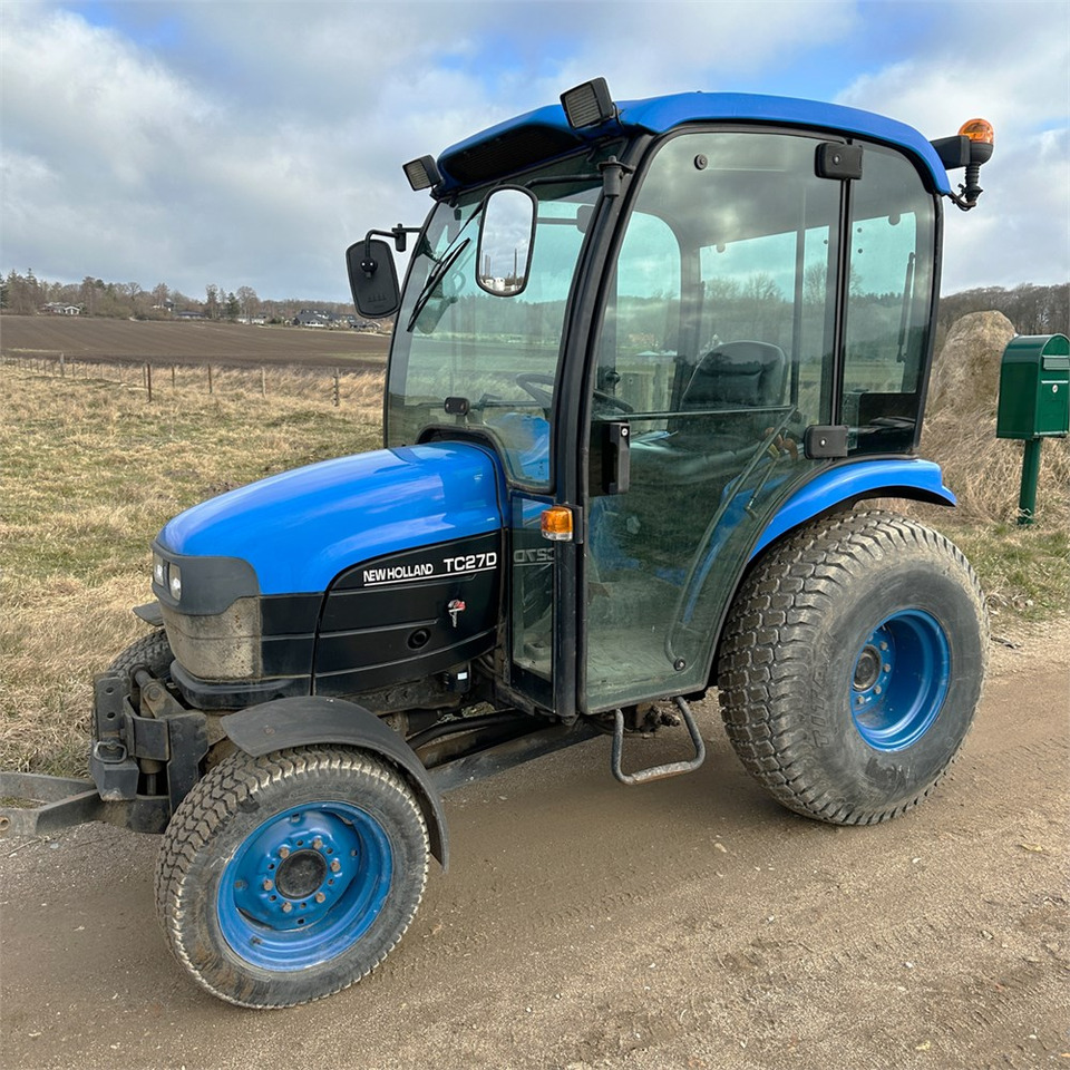 New Holland TC27D - Δημοτικό τρακτέρ: φωτογραφία 1 New Holland TC27D - Δημοτικό τρακτέρ: φωτογραφία 1