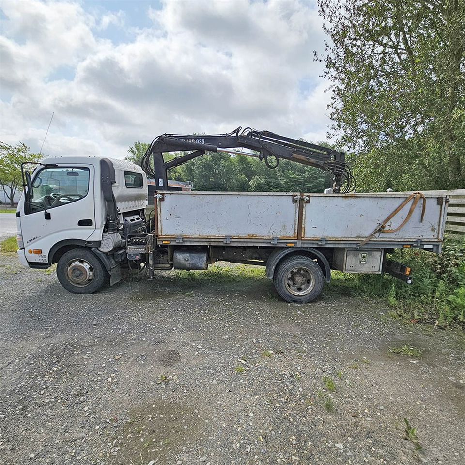 Toyota Dyna 200 - Φορτηγό με ανοιχτή καρότσα: φωτογραφία 3 Toyota Dyna 200 - Φορτηγό με ανοιχτή καρότσα: φωτογραφία 3