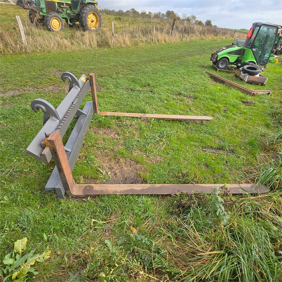 Volvo 83771 - Πιρούνες: φωτογραφία 1 Volvo 83771 - Πιρούνες: φωτογραφία 1