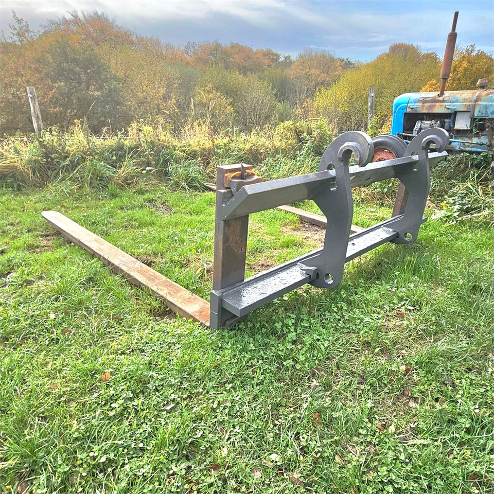 Volvo 83771 - Πιρούνες: φωτογραφία 3 Volvo 83771 - Πιρούνες: φωτογραφία 3