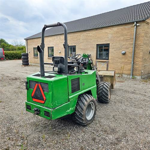 Volvo ZL302C - Ελαστιχοφόρος φορτωτής: φωτογραφία 4 Volvo ZL302C - Ελαστιχοφόρος φορτωτής: φωτογραφία 4