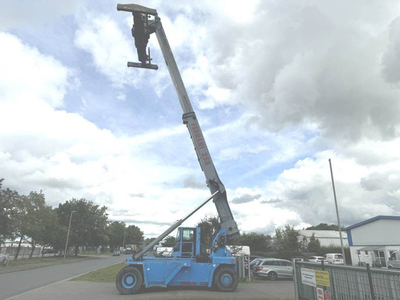 CVS Ferrari F258.6 - Reachstacker: φωτογραφία 4 CVS Ferrari F258.6 - Reachstacker: φωτογραφία 4