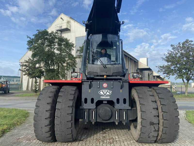 CVS Ferrari F500RS6 - Reachstacker: φωτογραφία 4 CVS Ferrari F500RS6 - Reachstacker: φωτογραφία 4