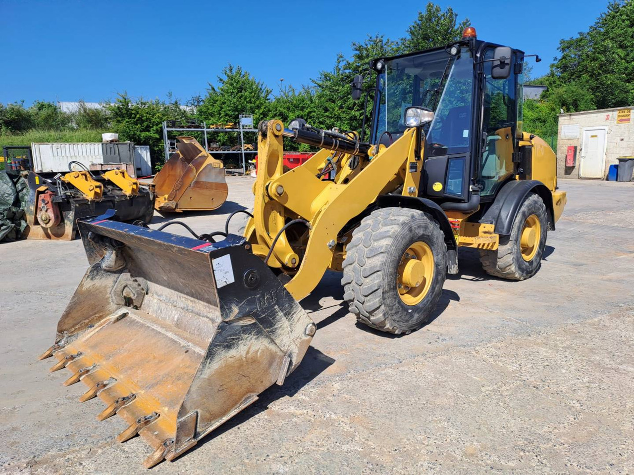CAT 906M - Ελαστιχοφόρος φορτωτής: φωτογραφία 2 CAT 906M - Ελαστιχοφόρος φορτωτής: φωτογραφία 2