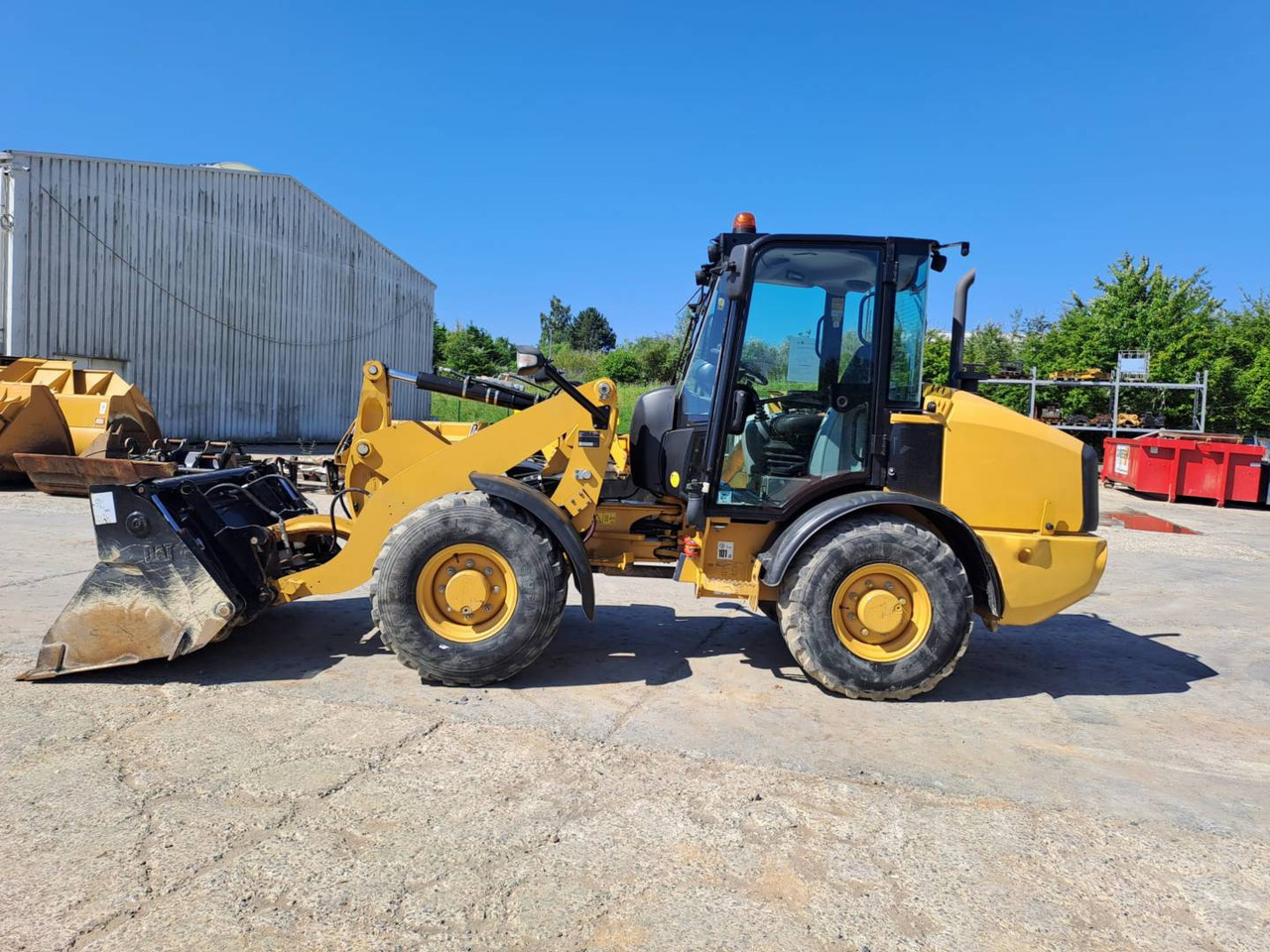 CAT 906M - Ελαστιχοφόρος φορτωτής: φωτογραφία 1 CAT 906M - Ελαστιχοφόρος φορτωτής: φωτογραφία 1