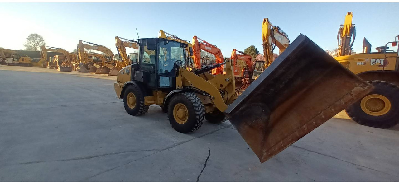 CAT 906 - Ελαστιχοφόρος φορτωτής: φωτογραφία 2 CAT 906 - Ελαστιχοφόρος φορτωτής: φωτογραφία 2