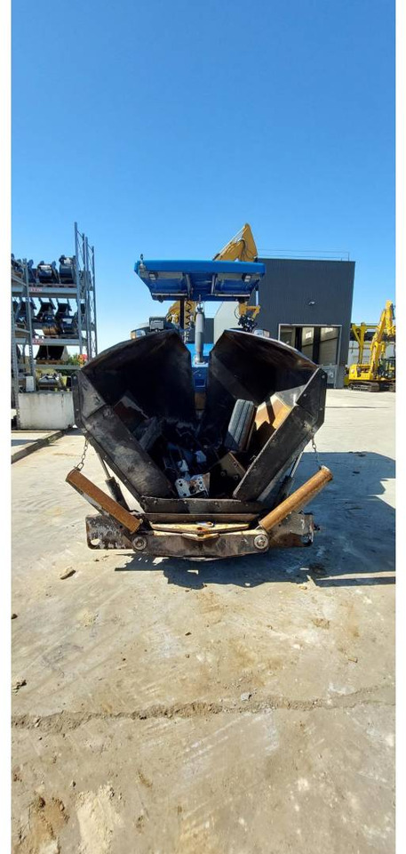 CAT AP355F - Διαστρωτήρας ασφάλτου: φωτογραφία 4 CAT AP355F - Διαστρωτήρας ασφάλτου: φωτογραφία 4