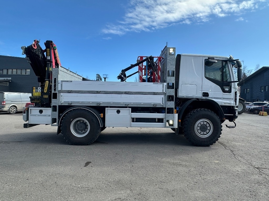 Iveco Eurocargo ML150E28 4x4 sähkölaitos varustein - Φορτηγό με γερανό: φωτογραφία 4 Iveco Eurocargo ML150E28 4x4 sähkölaitos varustein - Φορτηγό με γερανό: φωτογραφία 4