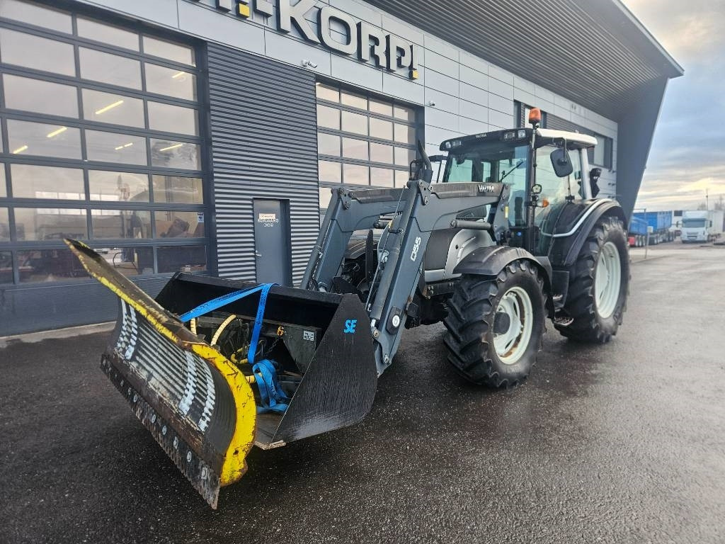 Valtra N121 HT ,53kmh, trukkipiikit, kauha, aura  - Τρακτέρ: φωτογραφία 2 Valtra N121 HT ,53kmh, trukkipiikit, kauha, aura  - Τρακτέρ: φωτογραφία 2