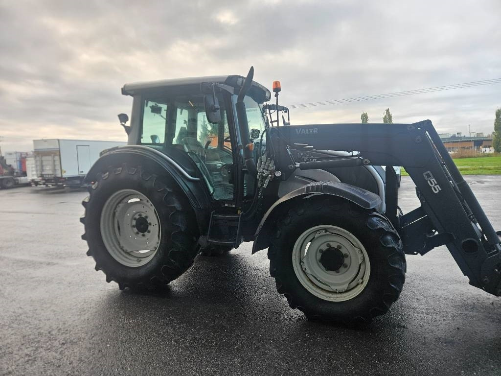 Valtra N121 HT ,53kmh, trukkipiikit, kauha, aura  - Τρακτέρ: φωτογραφία 4 Valtra N121 HT ,53kmh, trukkipiikit, kauha, aura  - Τρακτέρ: φωτογραφία 4