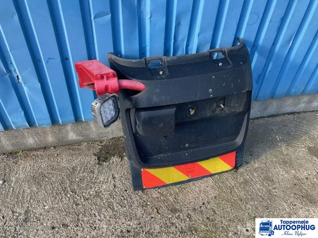 DAF mudguard bracket + mudguard – DAF 1371226 – DAF 2120352 - Αμάξωμα και εξωτερικό για Φορτηγό: φωτογραφία 1 DAF mudguard bracket + mudguard – DAF 1371226 – DAF 2120352 - Αμάξωμα και εξωτερικό για Φορτηγό: φωτογραφία 1