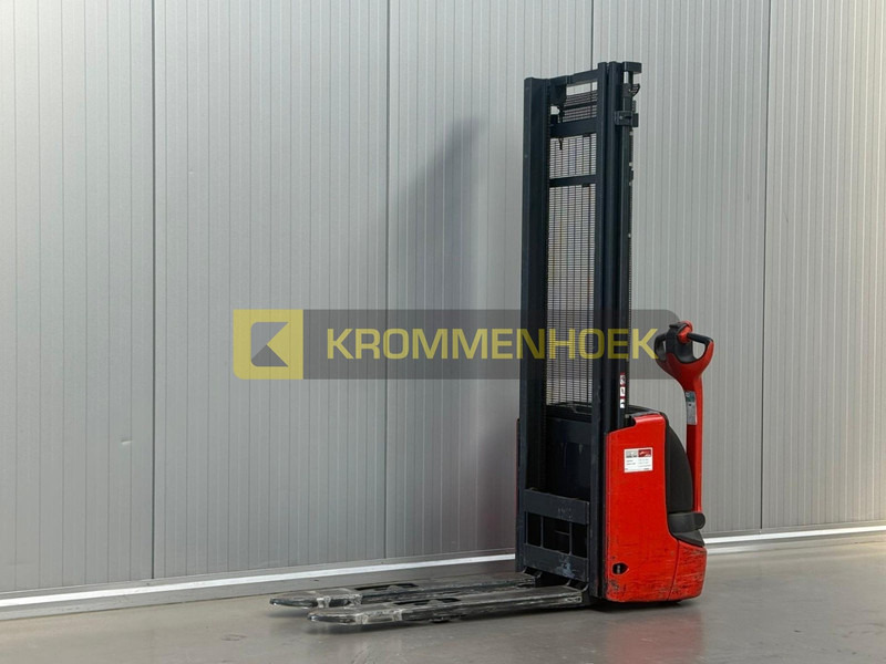 Linde L 10 - Μηχάνημα στοίβαξης: φωτογραφία 1 Linde L 10 - Μηχάνημα στοίβαξης: φωτογραφία 1