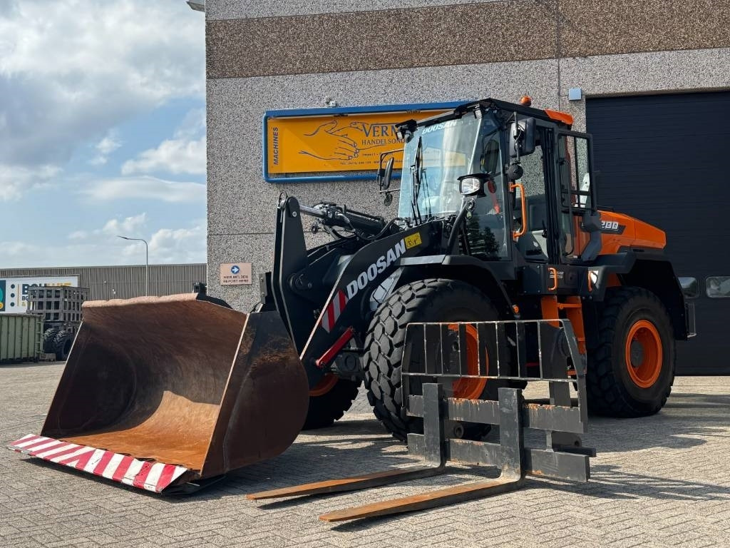 Doosan DEVELON / DOOSAN DL200-7, central lubrication, 202 - Φορτωτής πλάγιας ολίσθησης: φωτογραφία 1 Doosan DEVELON / DOOSAN DL200-7, central lubrication, 202 - Φορτωτής πλάγιας ολίσθησης: φωτογραφία 1