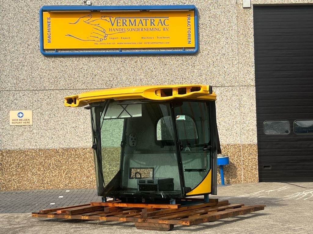 New Holland Cabine - New Holland CR8070, CR8080, CR9070, CR908 - Εξαρτηματα - Θεριζοαλωνιστική μηχανή: φωτογραφία 1 New Holland Cabine - New Holland CR8070, CR8080, CR9070, CR908 - Εξαρτηματα - Θεριζοαλωνιστική μηχανή: φωτογραφία 1