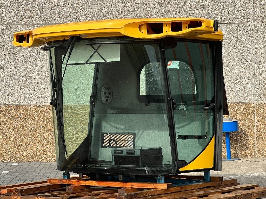 New Holland Cabine - New Holland CR8070, CR8080, CR9070, CR908 - Εξαρτηματα - Θεριζοαλωνιστική μηχανή: φωτογραφία 2 New Holland Cabine - New Holland CR8070, CR8080, CR9070, CR908 - Εξαρτηματα - Θεριζοαλωνιστική μηχανή: φωτογραφία 2