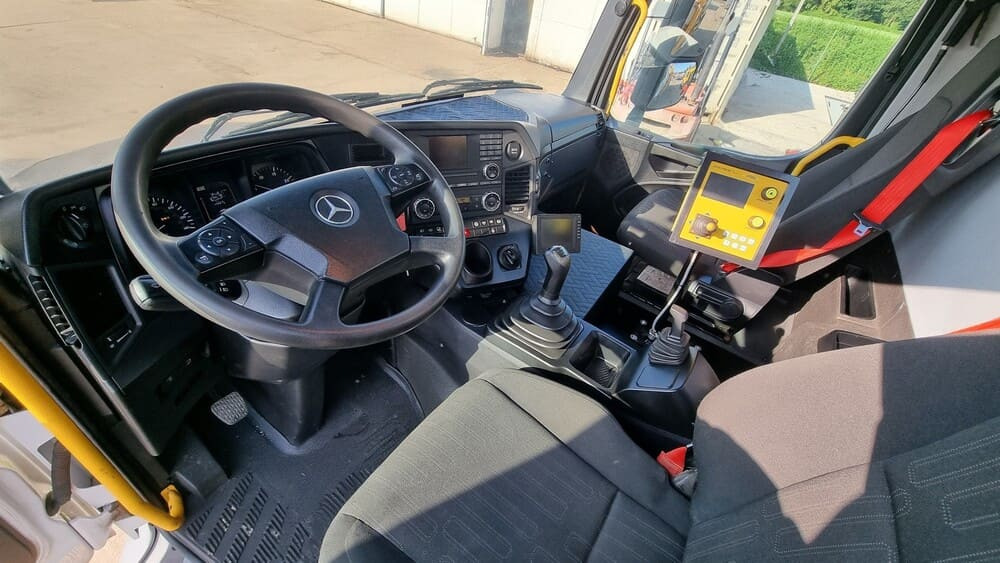 MERCEDES-BENZ AROCS 3243 8x4 | Euro 6 | Piaskarko Solarka Econ 12m³ - Εκχιονιστικό μηχάνημα: φωτογραφία 3 MERCEDES-BENZ AROCS 3243 8x4 | Euro 6 | Piaskarko Solarka Econ 12m³ - Εκχιονιστικό μηχάνημα: φωτογραφία 3