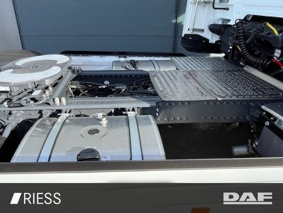 DAF XG 530 FT Alcoa Leder Vollluft Standklima - Τράκτορας: φωτογραφία 5 DAF XG 530 FT Alcoa Leder Vollluft Standklima - Τράκτορας: φωτογραφία 5