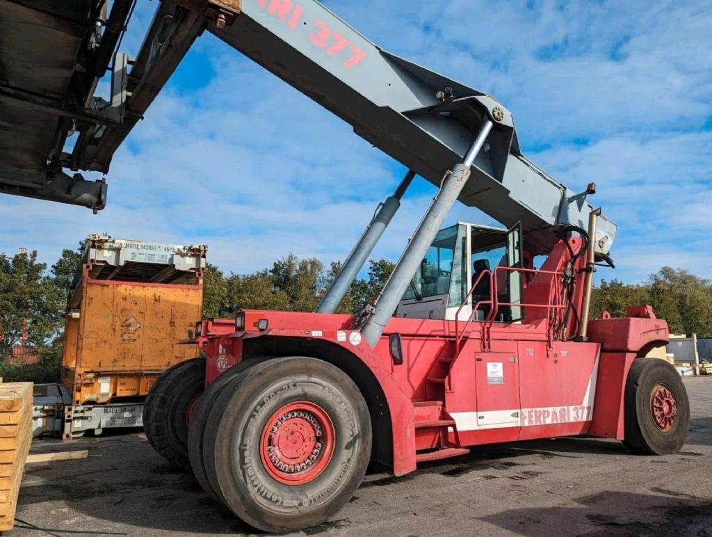 CVS Ferrari F377.5 PB - Reachstacker: φωτογραφία 1 CVS Ferrari F377.5 PB - Reachstacker: φωτογραφία 1