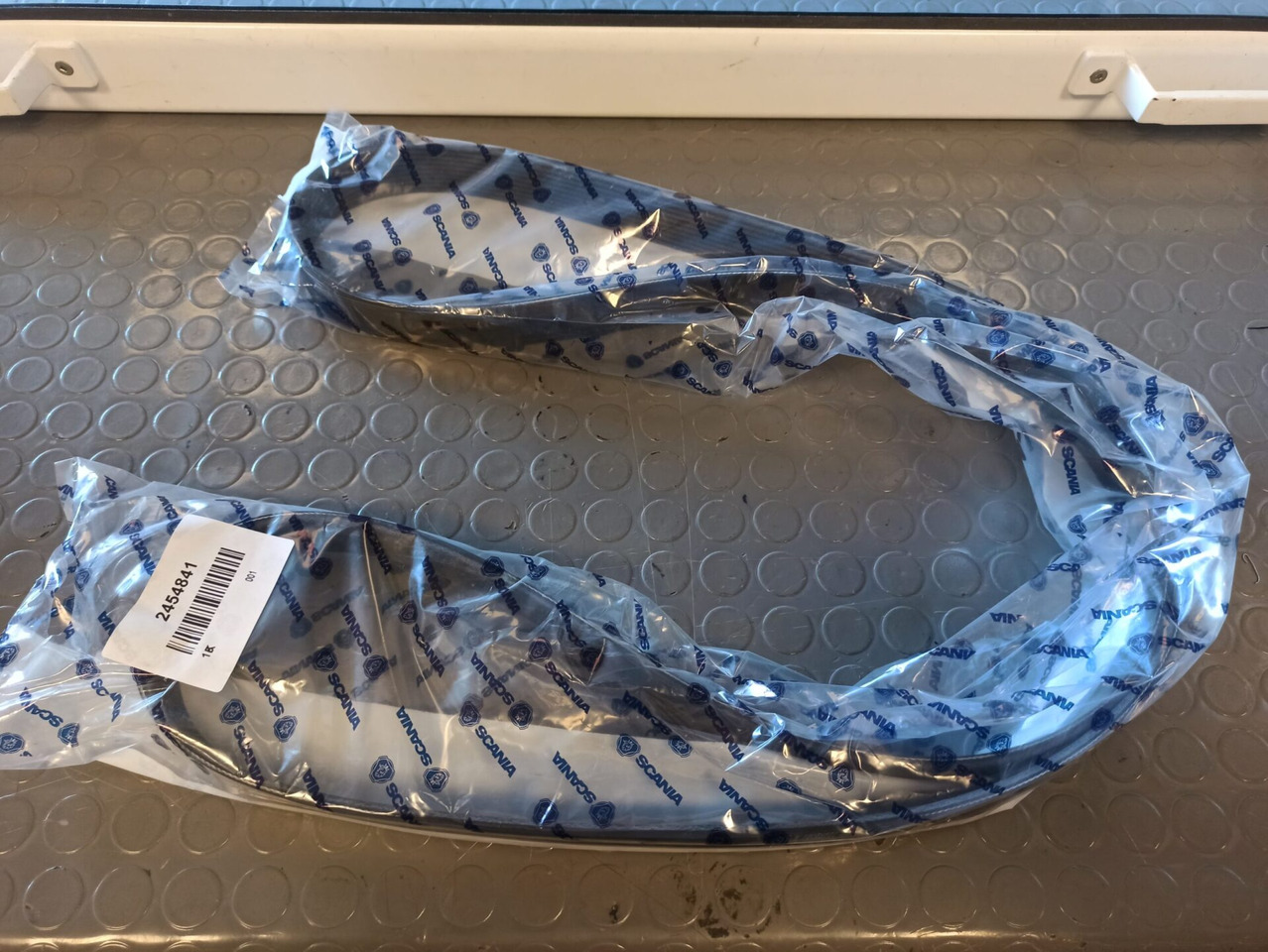 SCANIA POLY-V-BELT 2454841 - Ιμάντας για Φορτηγό: φωτογραφία 1 SCANIA POLY-V-BELT 2454841 - Ιμάντας για Φορτηγό: φωτογραφία 1