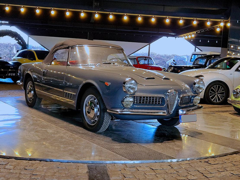 Alfa Romeo 2000 Spider - Λιμουζίνα/ Sedan: φωτογραφία 5 Alfa Romeo 2000 Spider - Λιμουζίνα/ Sedan: φωτογραφία 5