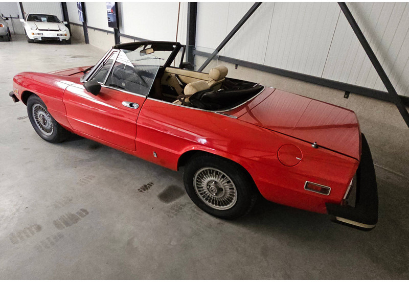 Alfa Romeo Spider 2000 - Αυτοκίνητο: φωτογραφία 3 Alfa Romeo Spider 2000 - Αυτοκίνητο: φωτογραφία 3