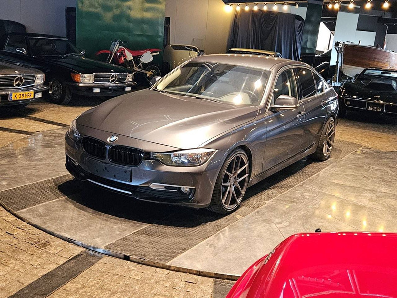 BMW 3-Reeks (F30) _ 320d - Λιμουζίνα/ Sedan: φωτογραφία 1 BMW 3-Reeks (F30) _ 320d - Λιμουζίνα/ Sedan: φωτογραφία 1