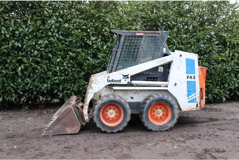 Bobcat 743 - Ελαστιχοφόρος φορτωτής: φωτογραφία 1 Bobcat 743 - Ελαστιχοφόρος φορτωτής: φωτογραφία 1