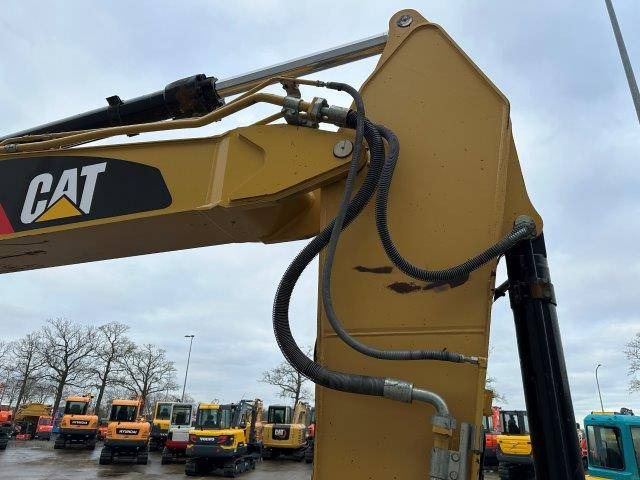 Ερπυστριοφόρος εκσκαφέας Caterpillar 323DL: φωτογραφία 14