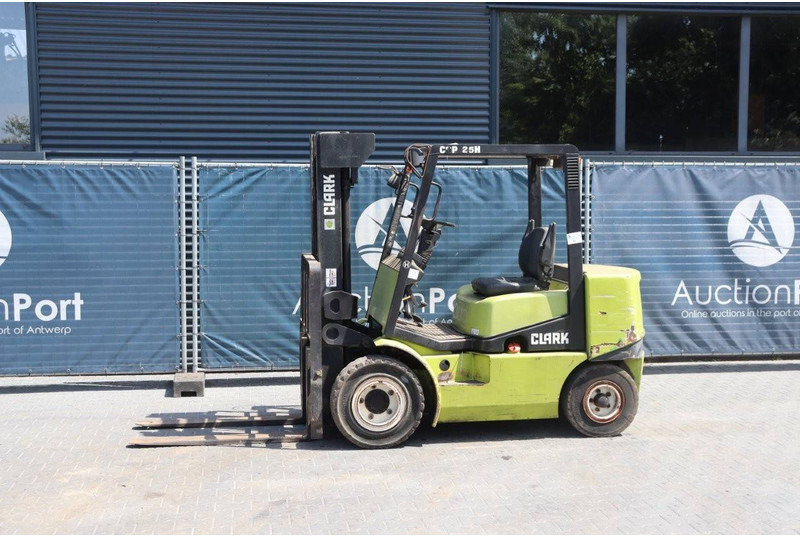 Clark CGP25H - Πετρελαιοκίνητο περονοφόρο: φωτογραφία 1 Clark CGP25H - Πετρελαιοκίνητο περονοφόρο: φωτογραφία 1