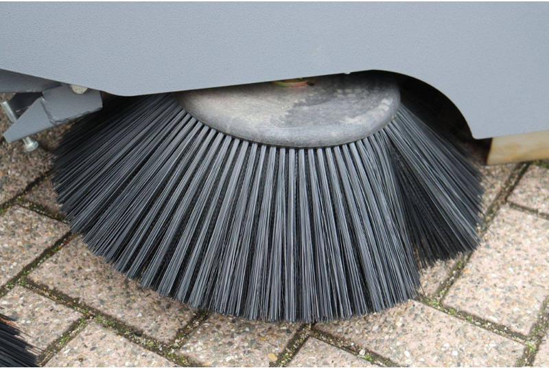 Νέα Σάρωθρο δρόμων D19: φωτογραφία 13 Νέα Σάρωθρο δρόμων D19: φωτογραφία 13