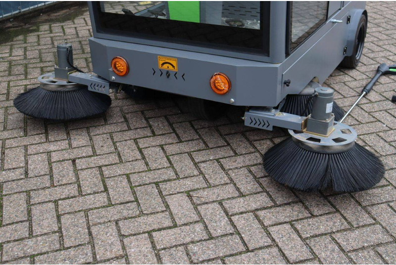 Νέα Σάρωθρο δρόμων D19: φωτογραφία 10 Νέα Σάρωθρο δρόμων D19: φωτογραφία 10