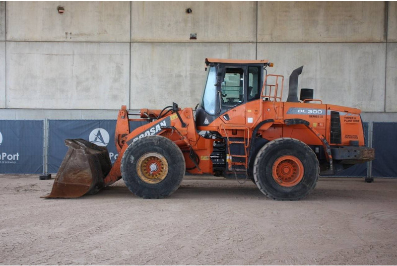 Doosan DL300 Series III - Ελαστιχοφόρος φορτωτής: φωτογραφία 2 Doosan DL300 Series III - Ελαστιχοφόρος φορτωτής: φωτογραφία 2