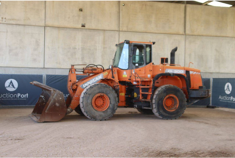 Doosan DL300 - Ελαστιχοφόρος φορτωτής: φωτογραφία 1 Doosan DL300 - Ελαστιχοφόρος φορτωτής: φωτογραφία 1