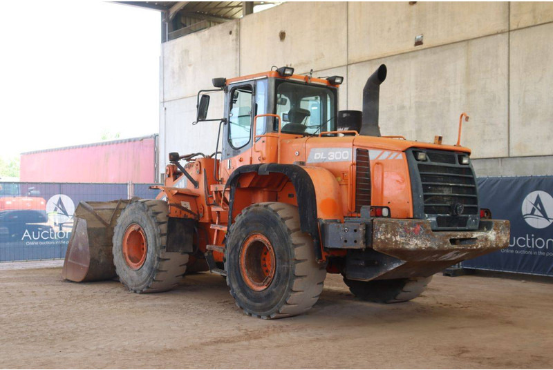 Doosan DL300 - Ελαστιχοφόρος φορτωτής: φωτογραφία 3 Doosan DL300 - Ελαστιχοφόρος φορτωτής: φωτογραφία 3