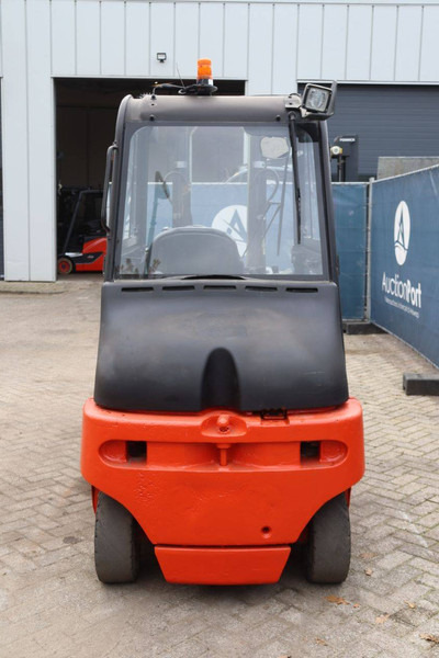 Fenwick-Linde E30/02 - Ηλεκτροκίνητο περονοφόρο: φωτογραφία 5 Fenwick-Linde E30/02 - Ηλεκτροκίνητο περονοφόρο: φωτογραφία 5