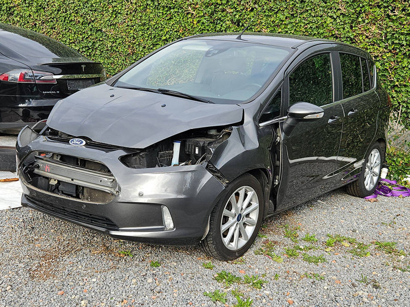 Ford B-Max 1.6 Ti-VCT Powershift - Λιμουζίνα/ Sedan: φωτογραφία 1 Ford B-Max 1.6 Ti-VCT Powershift - Λιμουζίνα/ Sedan: φωτογραφία 1