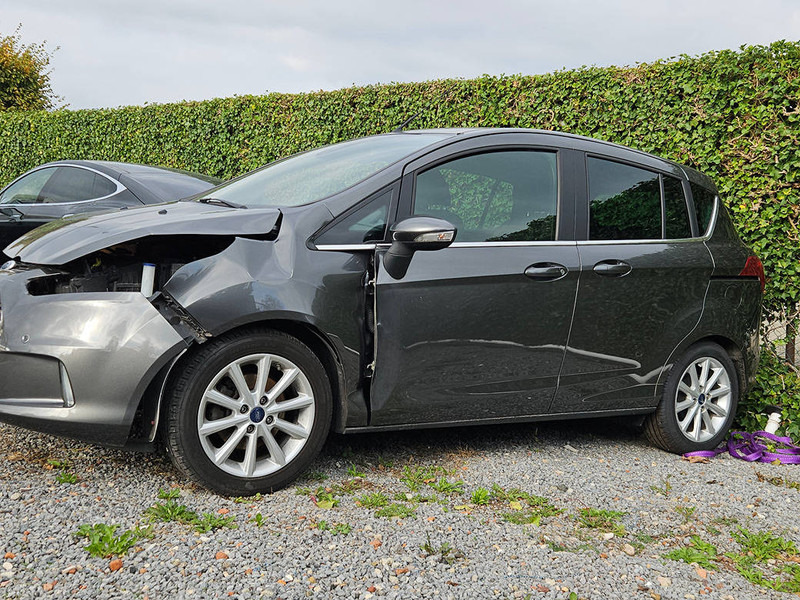 Ford B-Max 1.6 Ti-VCT Powershift - Λιμουζίνα/ Sedan: φωτογραφία 2 Ford B-Max 1.6 Ti-VCT Powershift - Λιμουζίνα/ Sedan: φωτογραφία 2