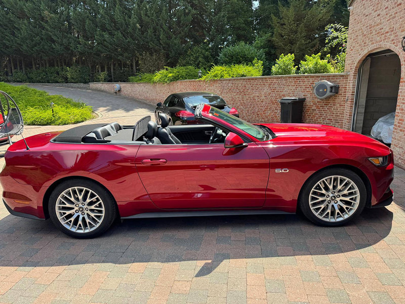 Ford Mustang GT Convertible - Λιμουζίνα/ Sedan: φωτογραφία 4 Ford Mustang GT Convertible - Λιμουζίνα/ Sedan: φωτογραφία 4