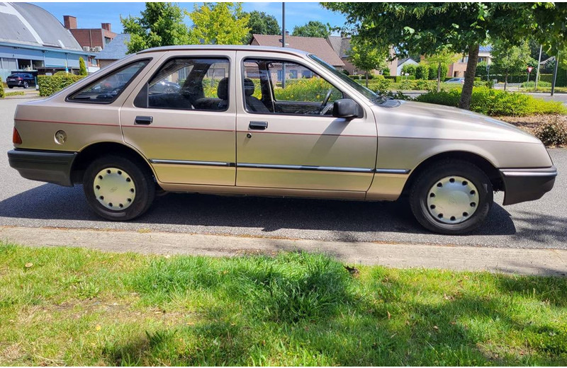 Ford Sierra 1.3 - Λιμουζίνα/ Sedan: φωτογραφία 3 Ford Sierra 1.3 - Λιμουζίνα/ Sedan: φωτογραφία 3