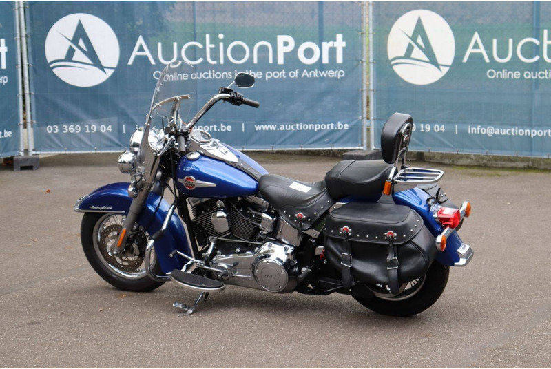 Harley-Davidson Heritage Softail Classic - Μοτοσικλέτα: φωτογραφία 3 Harley-Davidson Heritage Softail Classic - Μοτοσικλέτα: φωτογραφία 3