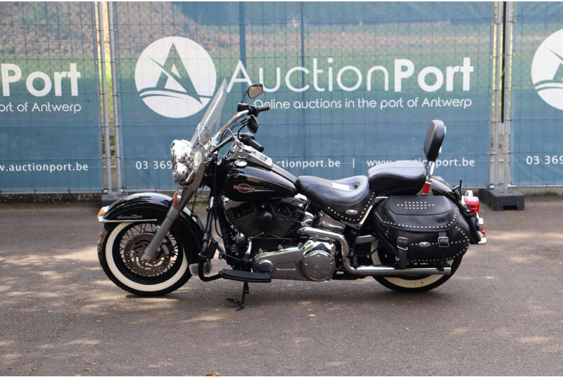 Harley-Davidson Heritage Softail Classic - Μοτοσικλέτα: φωτογραφία 2 Harley-Davidson Heritage Softail Classic - Μοτοσικλέτα: φωτογραφία 2