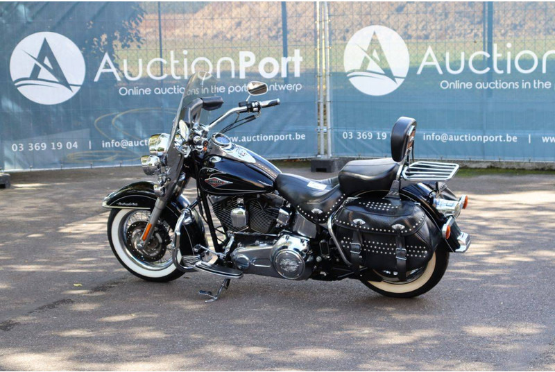 Harley-Davidson Heritage Softail Classic - Μοτοσικλέτα: φωτογραφία 3 Harley-Davidson Heritage Softail Classic - Μοτοσικλέτα: φωτογραφία 3