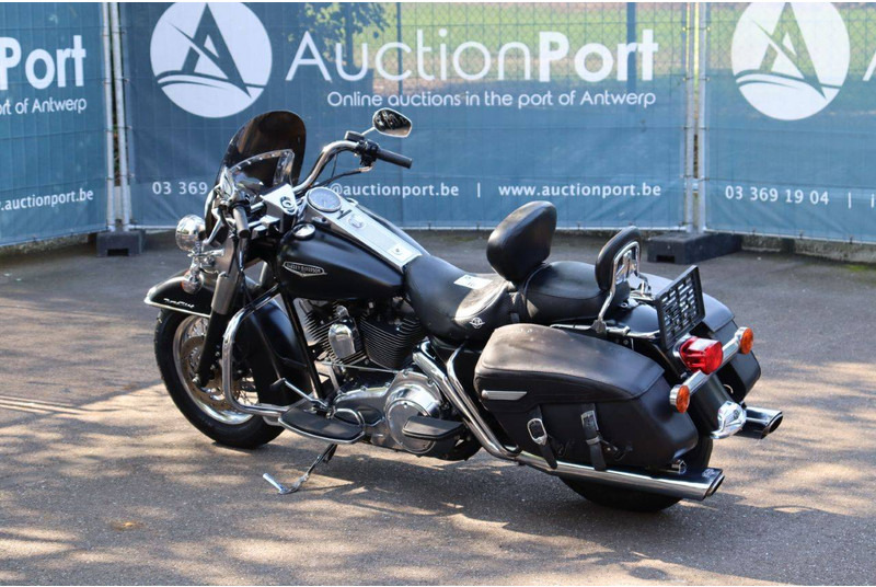Harley-Davidson Road King Classic Touring - Μοτοσικλέτα: φωτογραφία 3 Harley-Davidson Road King Classic Touring - Μοτοσικλέτα: φωτογραφία 3