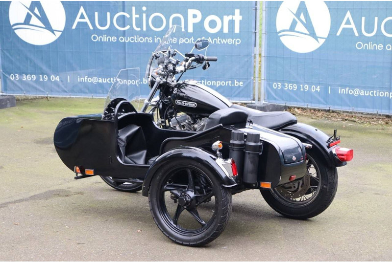 Harley-Davidson Sporster XL883 - Μοτοσικλέτα: φωτογραφία 3 Harley-Davidson Sporster XL883 - Μοτοσικλέτα: φωτογραφία 3