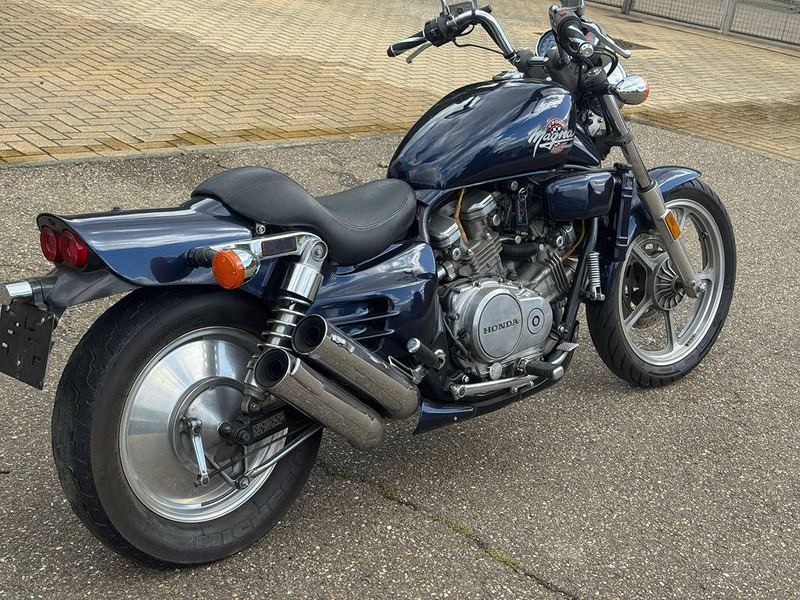Honda Magna VF750C - Μοτοσικλέτα: φωτογραφία 2 Honda Magna VF750C - Μοτοσικλέτα: φωτογραφία 2