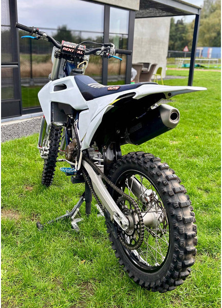 Husqvarna 250 F - Μοτοσικλέτα: φωτογραφία 2 Husqvarna 250 F - Μοτοσικλέτα: φωτογραφία 2